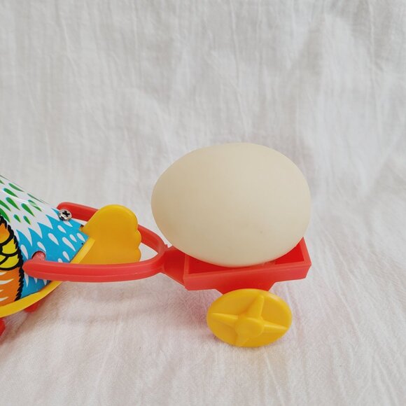 Vintage Easter WInd-Up Toy Happy Papa Rooster w Egg Cart Made in Hong Kong - Picture 2 of 7